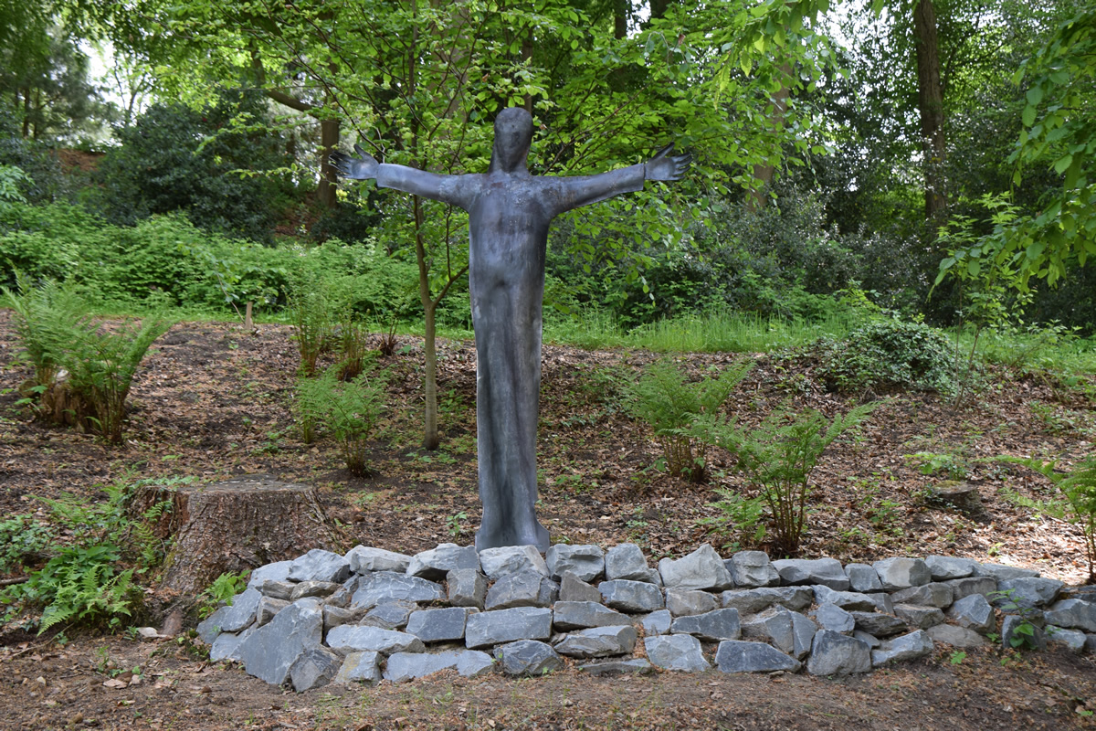 Station 11: Die Bergpredigt, fotografiert im Bibelgarten Weltersbach